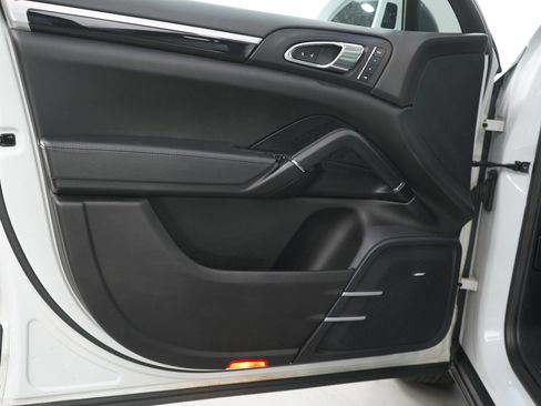 Used 2017 Porsche Cayenne Platinum Edition image 18