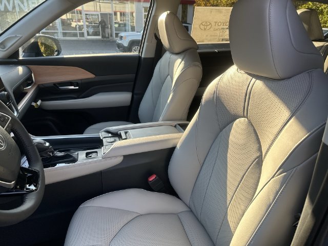 New 2026 Toyota Grand Highlander AWD image 21