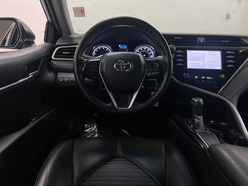 Used 2018 Toyota Camry SE FWD image 16
