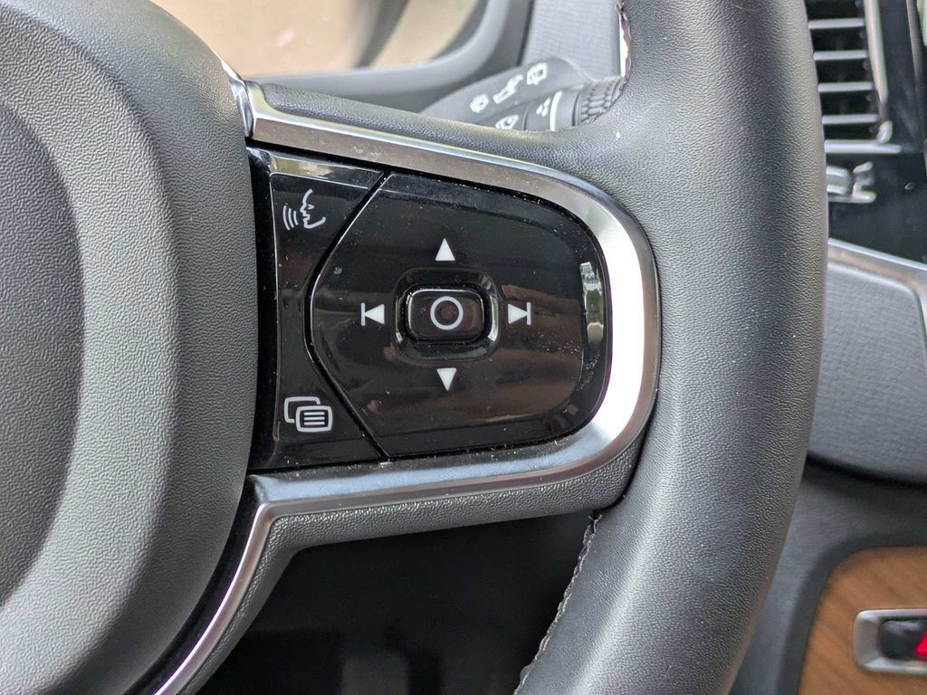 Certified 2023 Volvo XC90 B5 Plus w/ Protection Package Premier AWD/4WD image 27