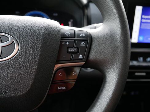 Used 2025 Toyota Camry LE FWD image 19