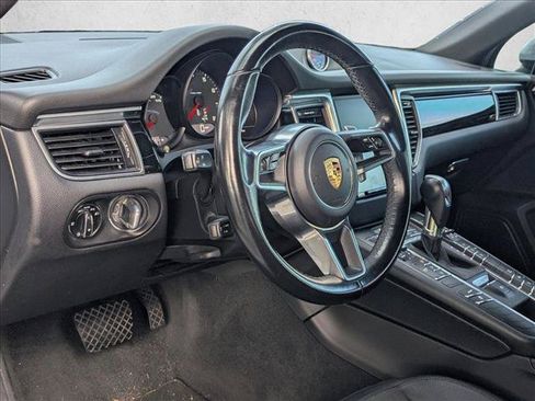 Used 2018 Porsche Macan AWD/4WD image 5