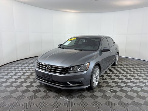 Used 2019 Volkswagen Passat 2.0T Wolfsburg image 2
