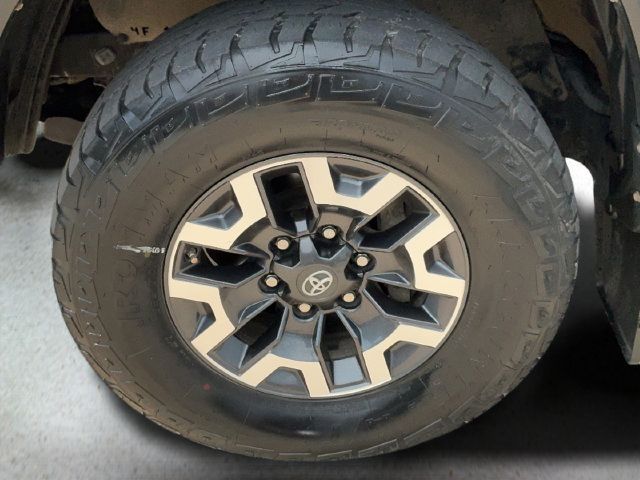 Used 2019 Toyota Tacoma TRD Off-Road AWD/4WD image 9