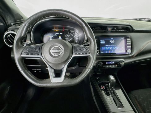 Used 2023 Nissan Kicks SR FWD image 17