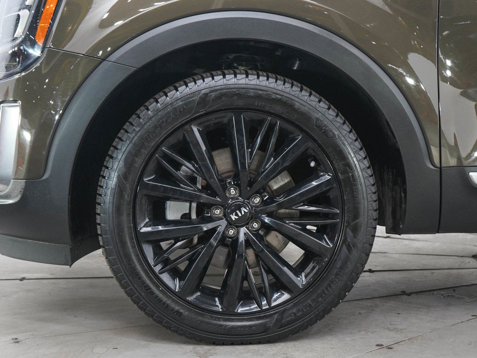Used 2020 Kia Telluride SX w/ Towing Package AWD/4WD image 32