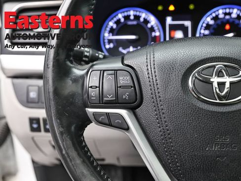 Used 2017 Toyota Highlander Limited Platinum AWD/4WD image 15
