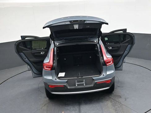 Used 2023 Volvo XC40 B4 Plus image 44