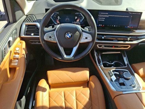 Used 2024 BMW X7 xDrive40i w/ Climate Comfort Package AWD/4WD image 11