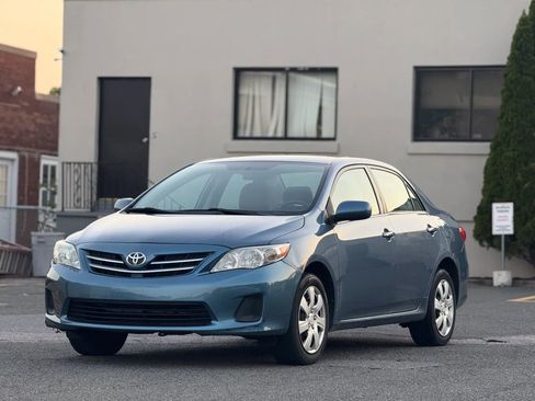 Used 2013 Toyota Corolla LE FWD image 3