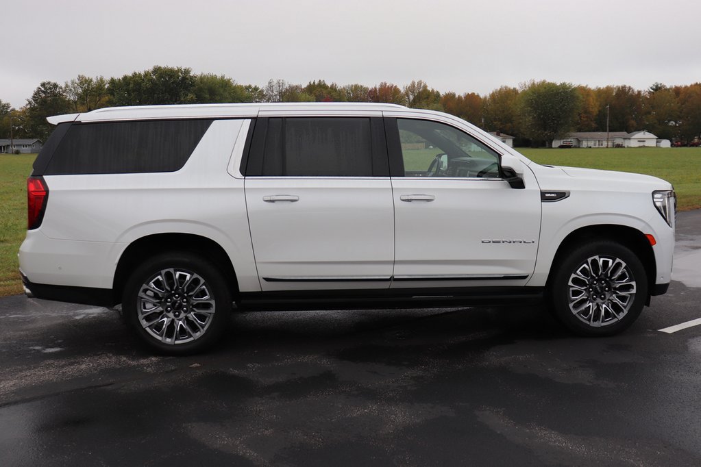 Used 2023 GMC Yukon XL Denali Ultimate AWD/4WD image 19