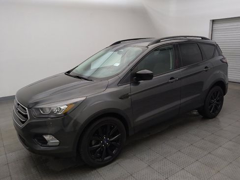 Used 2018 Ford Escape SE w/ SE Sport Appearance Package FWD image 2