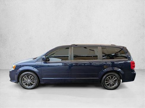 Used 2017 Dodge Grand Caravan SXT image 9