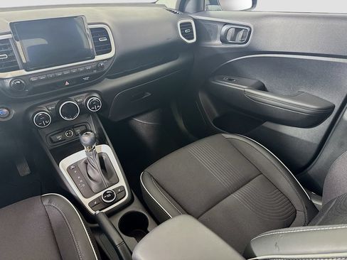Used 2025 Hyundai Venue Limited FWD image 24