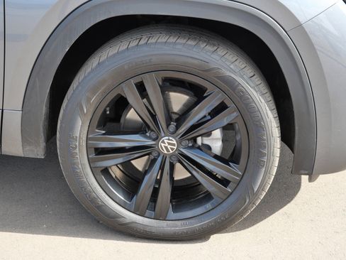 Certified 2023 Volkswagen Atlas SEL R-Line image 15