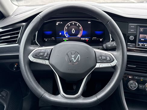 Certified 2024 Volkswagen Jetta SE w/ Panoramic Sunroof Package image 15