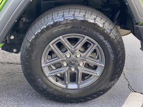 Used 2025 Jeep Wrangler Unlimited Sport AWD/4WD image 14
