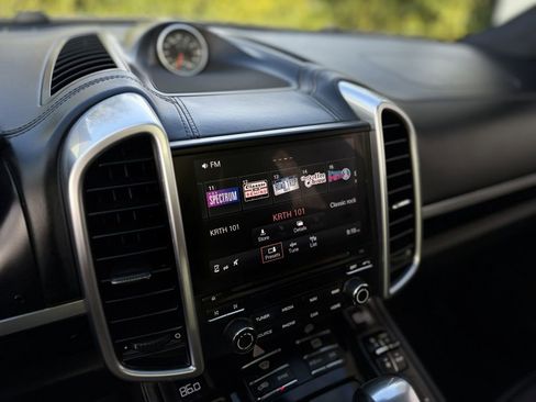 Used 2017 Porsche Cayenne Turbo image 40