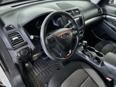 Used 2018 Ford Explorer XLT w/ Equipment Group 201A FWD image 29