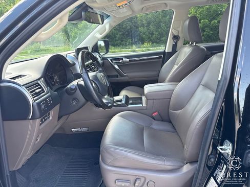 Used 2023 Lexus GX 460 Luxury w/ Sport Design Package image 9