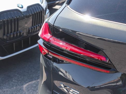 Used 2026 BMW X5 sDrive40i w/ M Sport Package RWD image 7