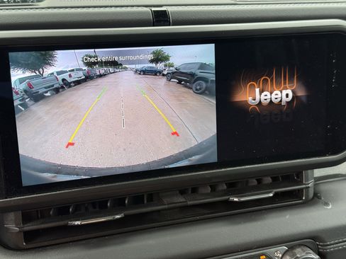 Used 2025 Jeep Wrangler Unlimited Sahara AWD/4WD image 22