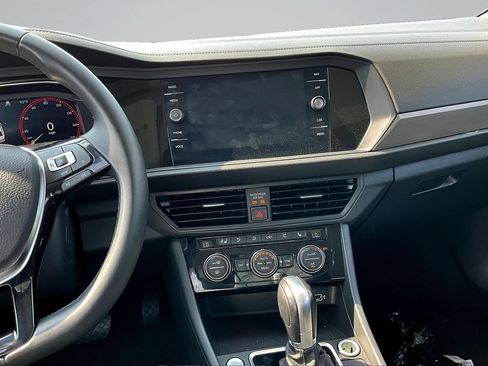 Used 2019 Volkswagen Jetta SEL Premium FWD image 9