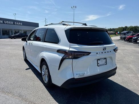 Used 2025 Toyota Sienna XLE w/ XLE Plus Package AWD/4WD image 12