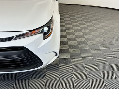Used 2025 Toyota Corolla LE FWD image 9