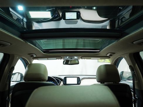 Used 2020 Hyundai Santa Fe Limited image 8