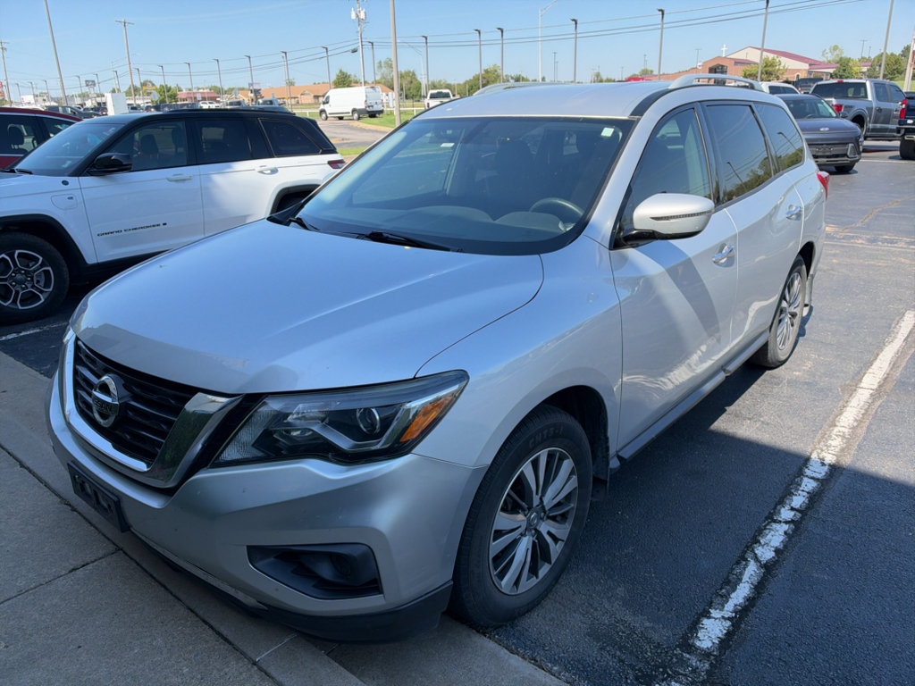 Used 2019 Nissan Pathfinder S FWD image 2