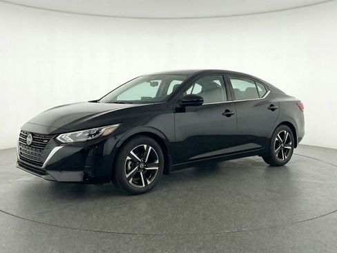 Used 2025 Nissan Sentra SV image 3