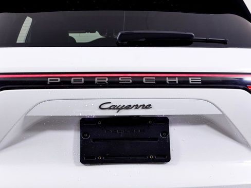 Certified 2023 Porsche Cayenne Platinum Edition AWD/4WD image 13