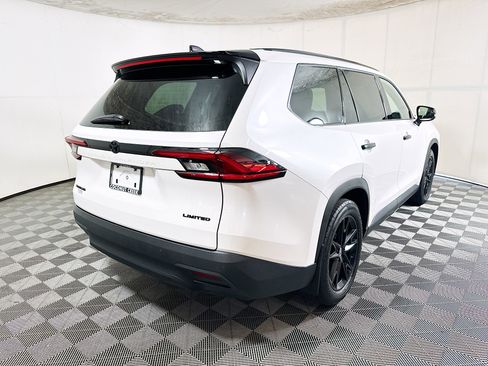Used 2025 Toyota Grand Highlander AWD Hybrid image 3