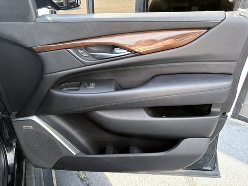 Used 2019 Cadillac Escalade ESV Premium Luxury AWD/4WD image 22