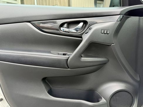 Used 2017 Nissan Rogue SL w/ SL Premium Package AWD/4WD image 26