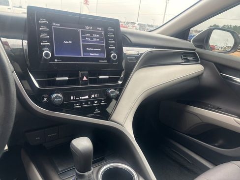 Used 2022 Toyota Camry LE image 15