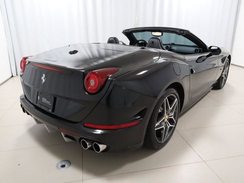 Used 2016 Ferrari California T image 11