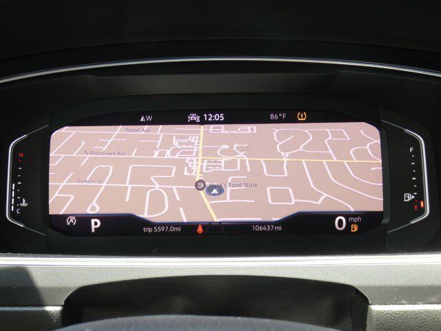 Used 2021 Volkswagen Tiguan SEL FWD image 9