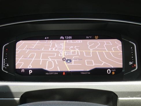 Used 2021 Volkswagen Tiguan SEL FWD image 9