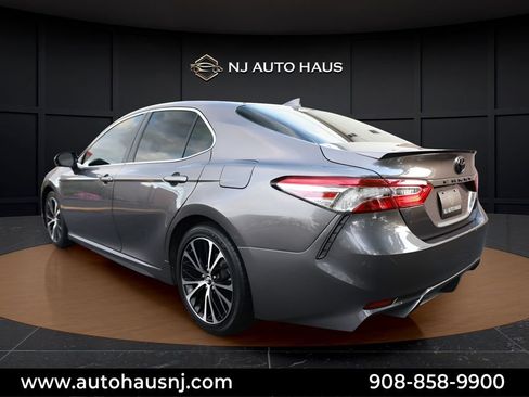 Used 2020 Toyota Camry SE w/ Convenience Package FWD image 8