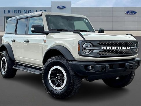 New 2025 Ford Bronco Badlands image 2
