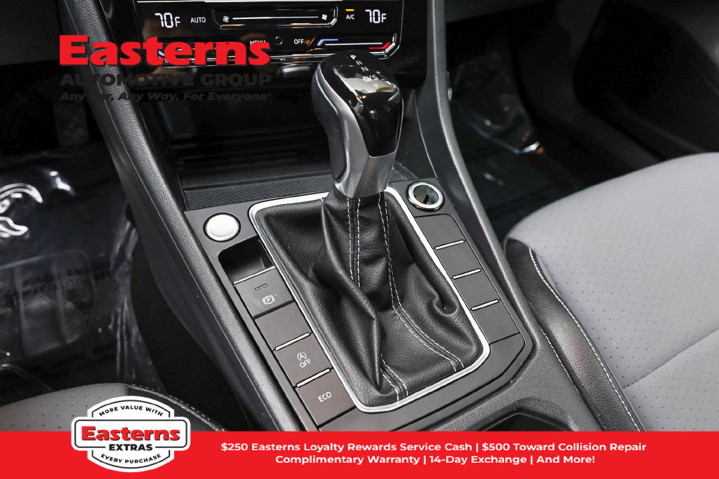 Used 2025 Volkswagen Jetta SE FWD image 14