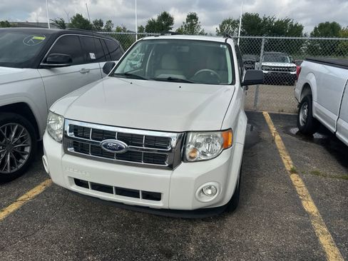 Used 2011 Ford Escape XLT w/ 201A Rapid Spec Order Code FWD image 3