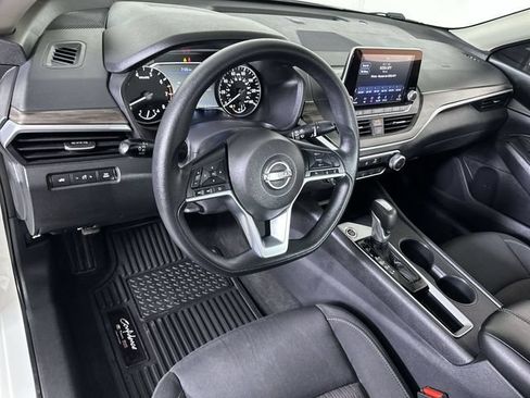 Used 2025 Nissan Altima 2.5 SV FWD image 10