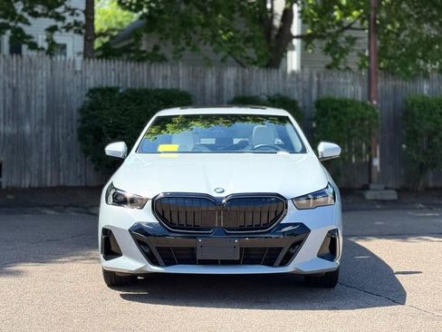 Used 2025 BMW 530i xDrive w/ M Sport Package AWD/4WD image 9