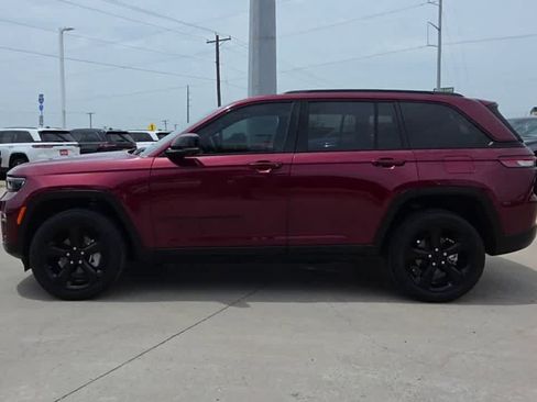 Used 2024 Jeep Grand Cherokee Limited w/ Luxury Tech Group II AWD/4WD image 5