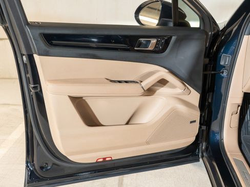 Certified 2023 Porsche Cayenne Coupe AWD/4WD image 17