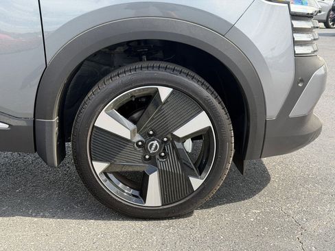 Certified 2025 Nissan Kicks SR image 11