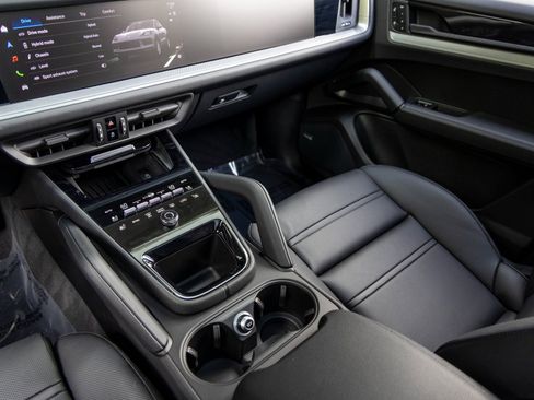 New 2026 Porsche Cayenne S image 43